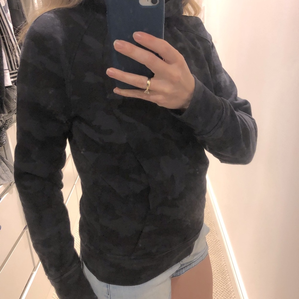 LULULEMON camo sweatshirt size 4!